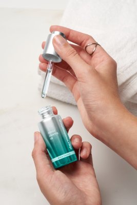 Dermalogica-Retinol-Clearing-Oil-ansikte