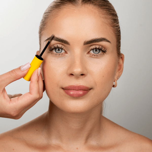 COLOR BOOSTING BROW MASCARA