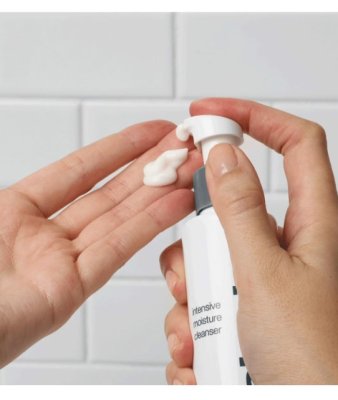Intensive-Moisture-Cleanser